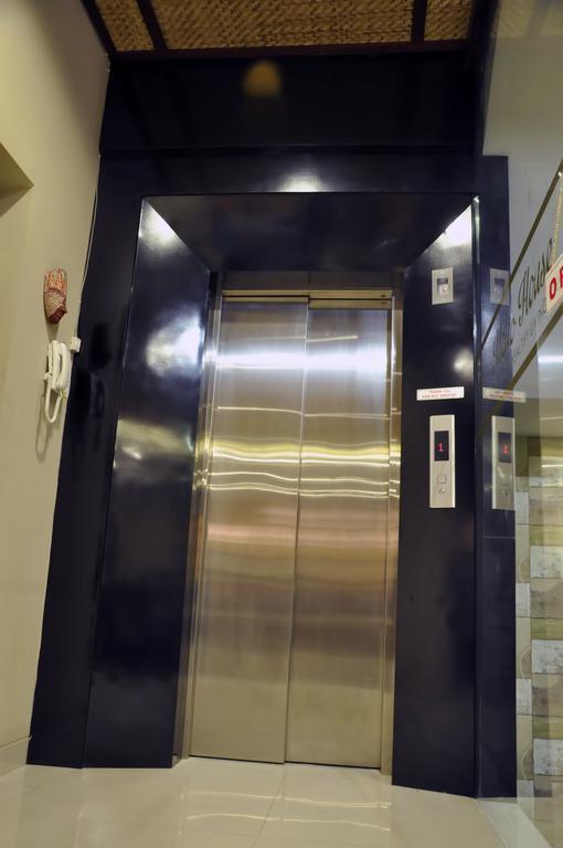 Metro House Hotel Surabaia Exterior foto