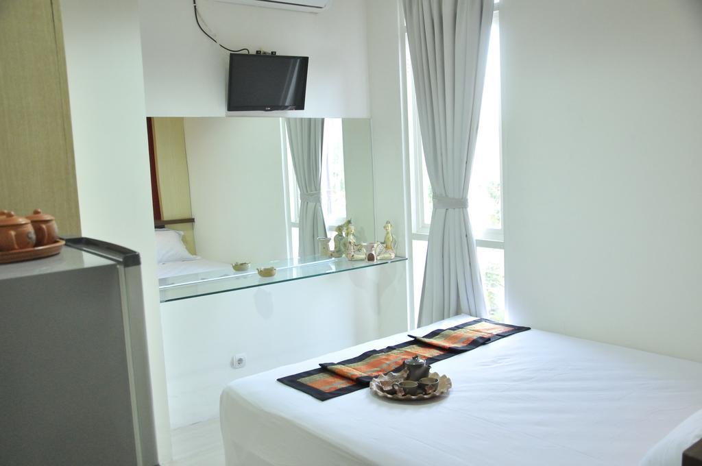 Metro House Hotel Surabaia Quarto foto