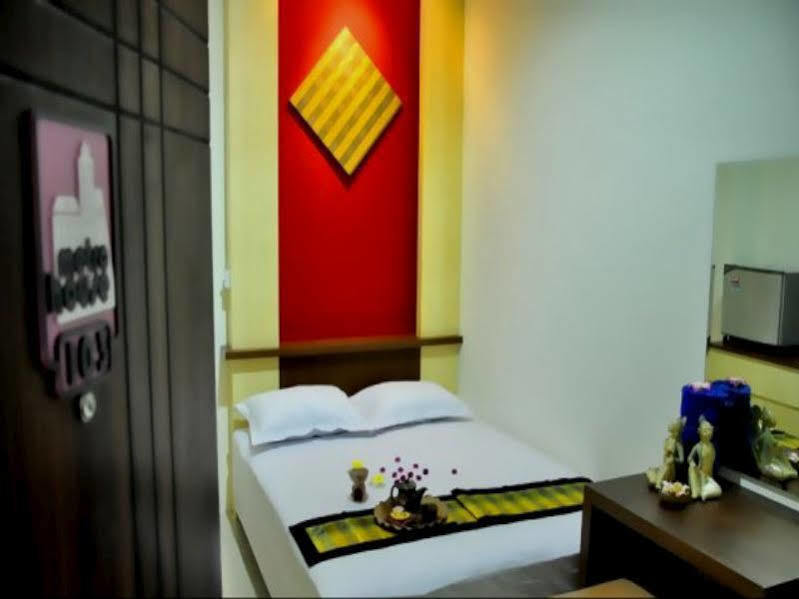Metro House Hotel Surabaia Exterior foto